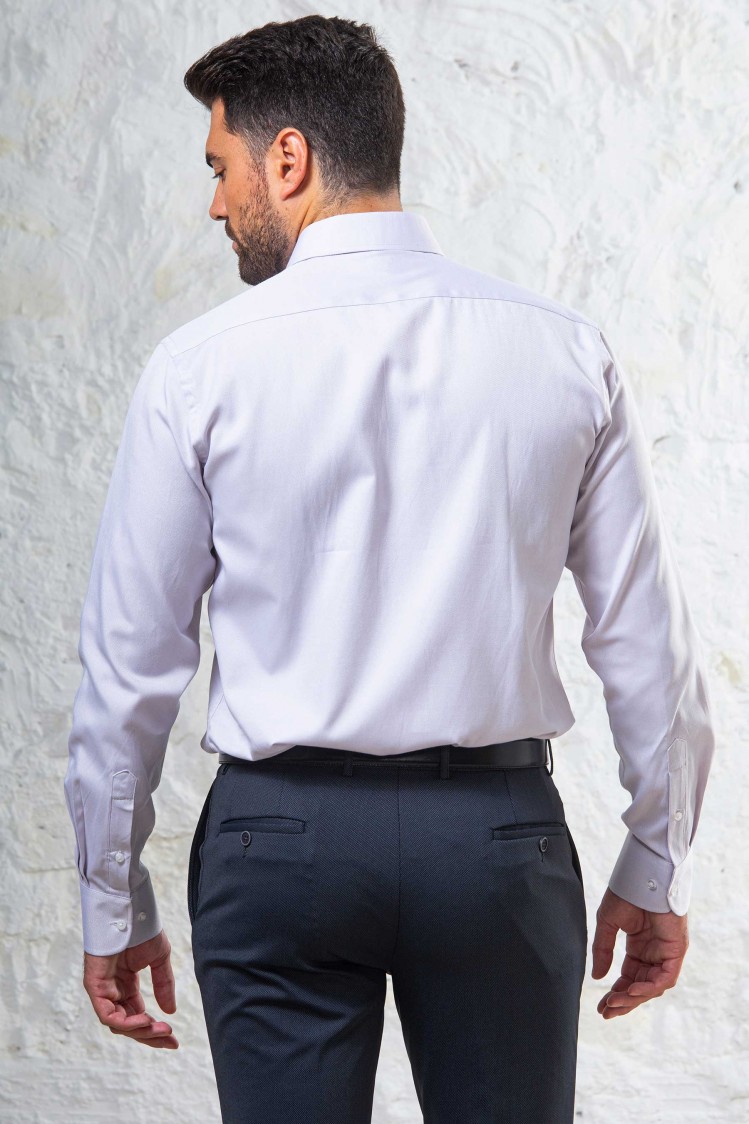 Camisa de vestir semientallada falso liso