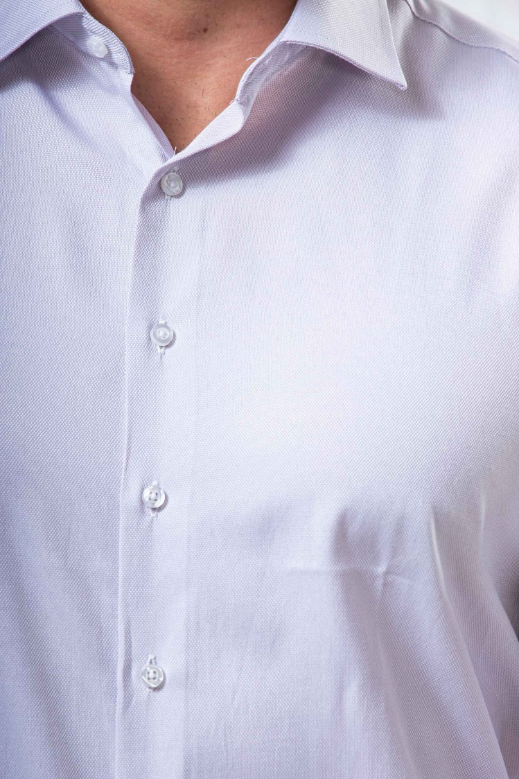 Camisa de vestir semientallada falso liso