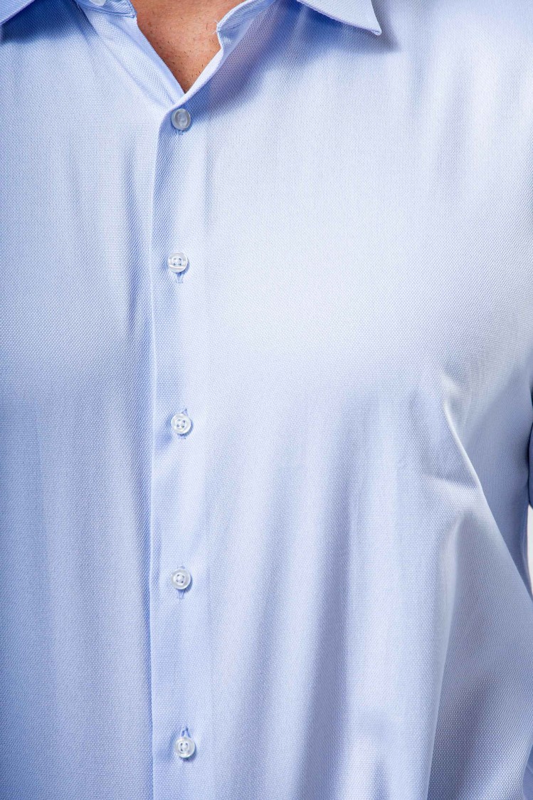 Camisa de vestir semientallada falso liso