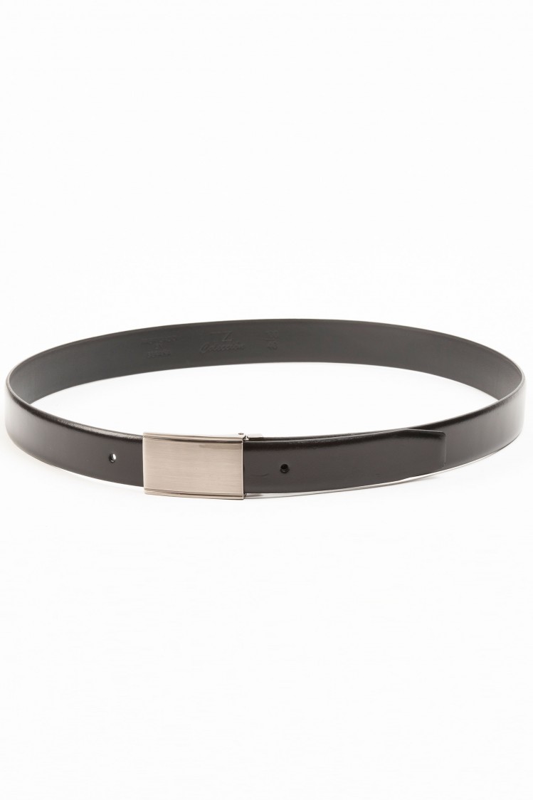 Cinturón de piel con hebilla de placa