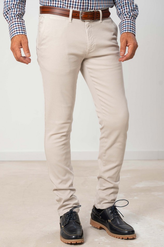 Pantalón chino elástico microestructura entallado