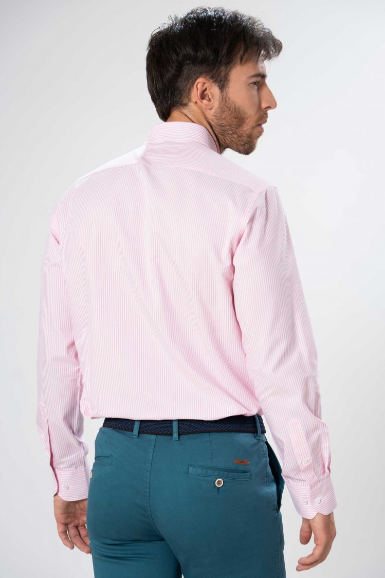 Camisa semientallada listas verticales sobre minioxford