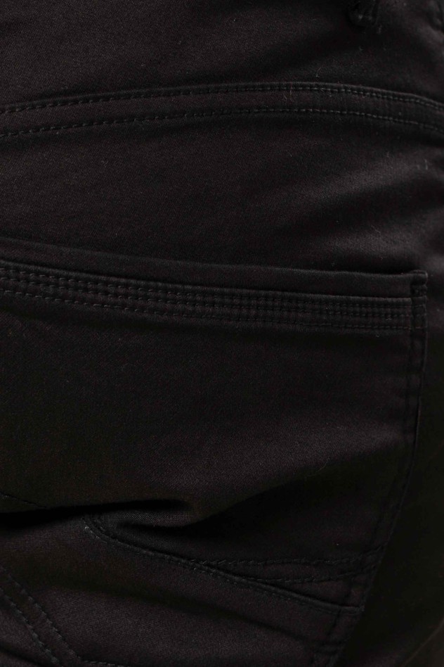 Pantalón denim negro Slim Fit