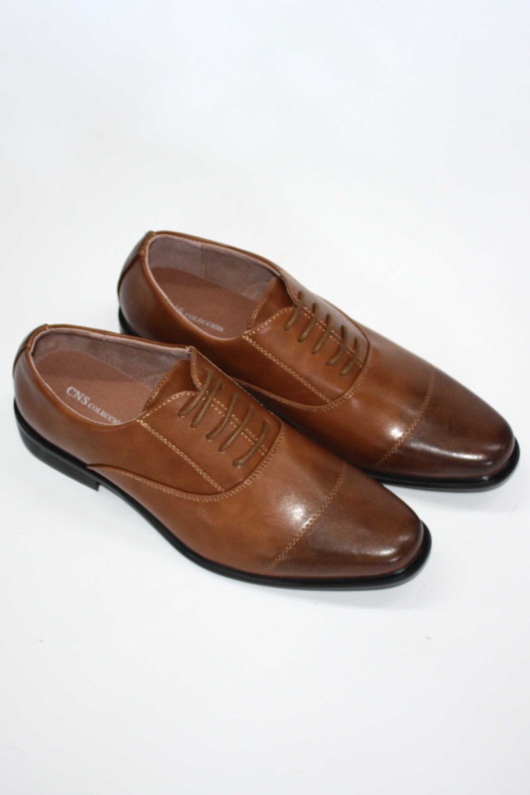 Zapato de vestir con costura en puntera