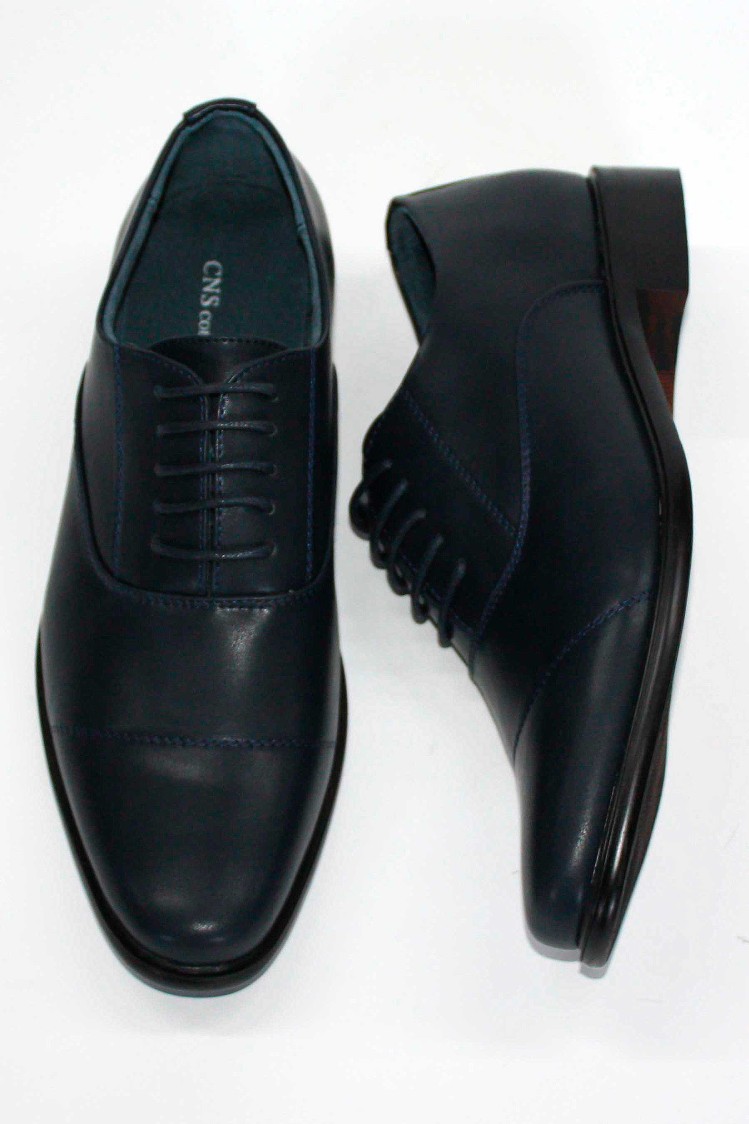 Zapato de vestir con costura en puntera