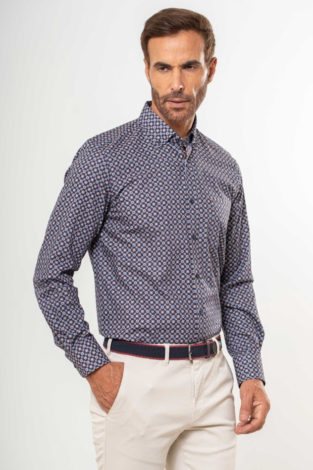 Camisa semientallada estampado mosaico