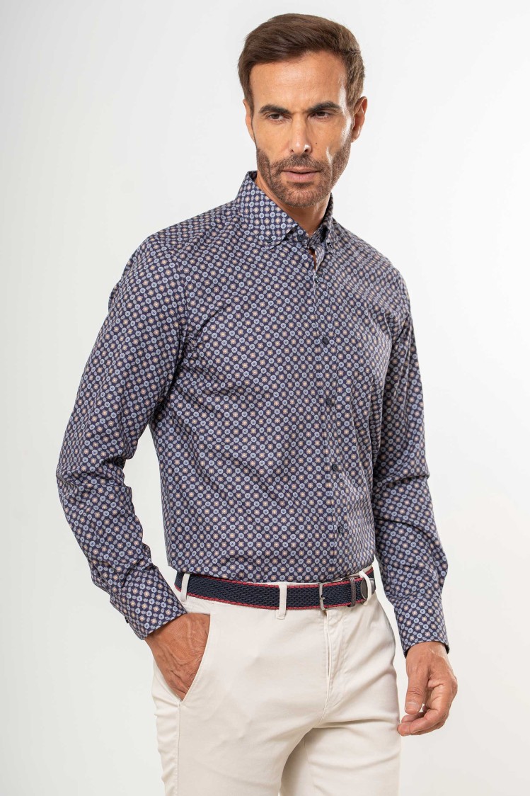 Camisa semientallada estampado mosaico