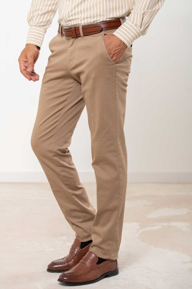 Pantalón chino elástico algodón...