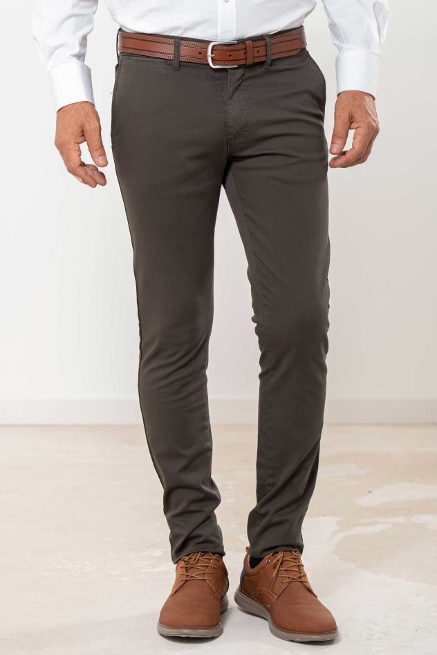 Pantalón chino elástico...