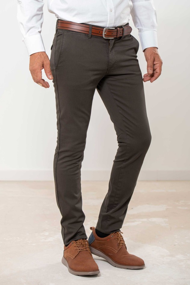 Pantalón chino elástico...