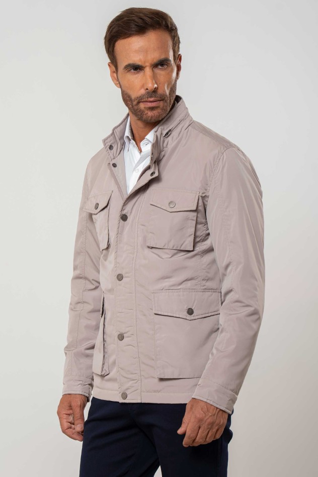 Parka técnica acolchada multi bolsillos