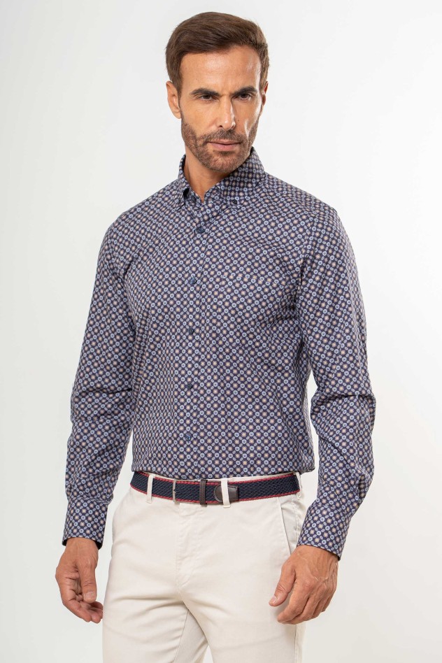 Camisa semientallada estampado mosaico