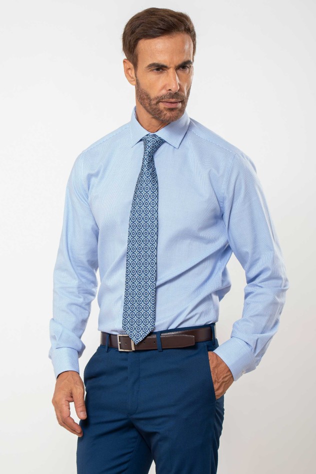 Camisa semientallada estructura pata...