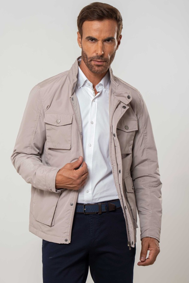 Parka técnica acolchada multi bolsillos