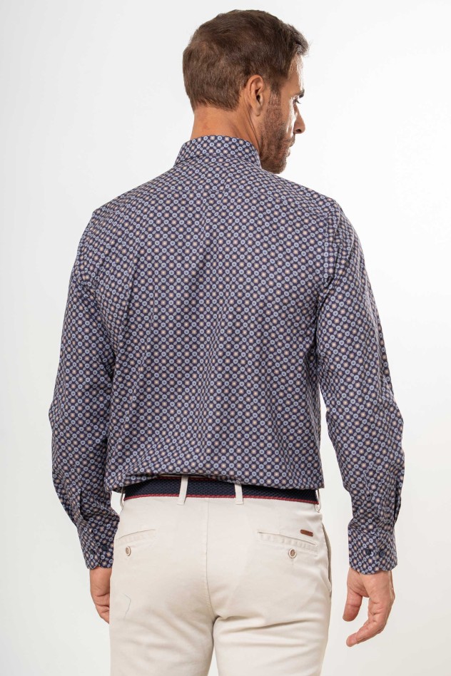 Camisa semientallada estampado mosaico