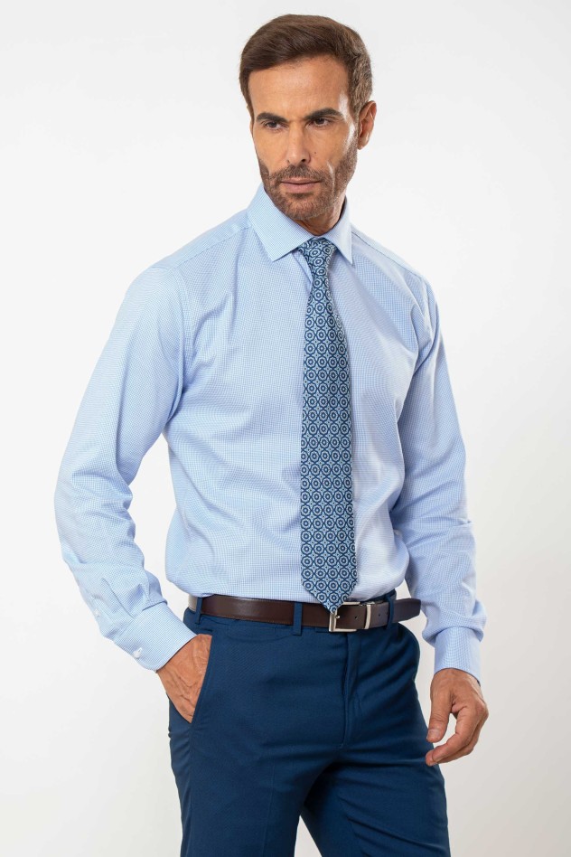 Camisa semientallada estructura pata...