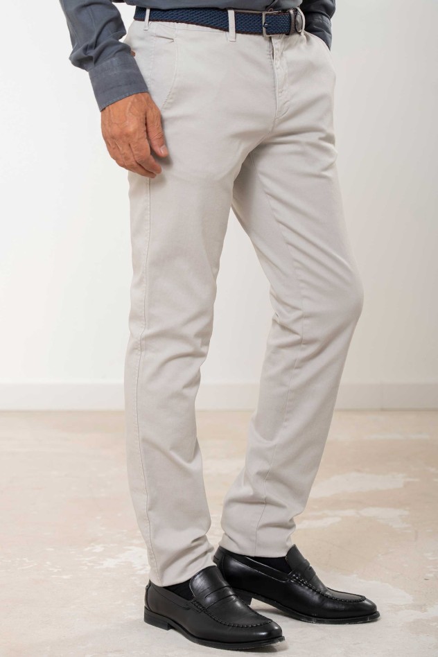 Pantalón chino elástico algodón con...