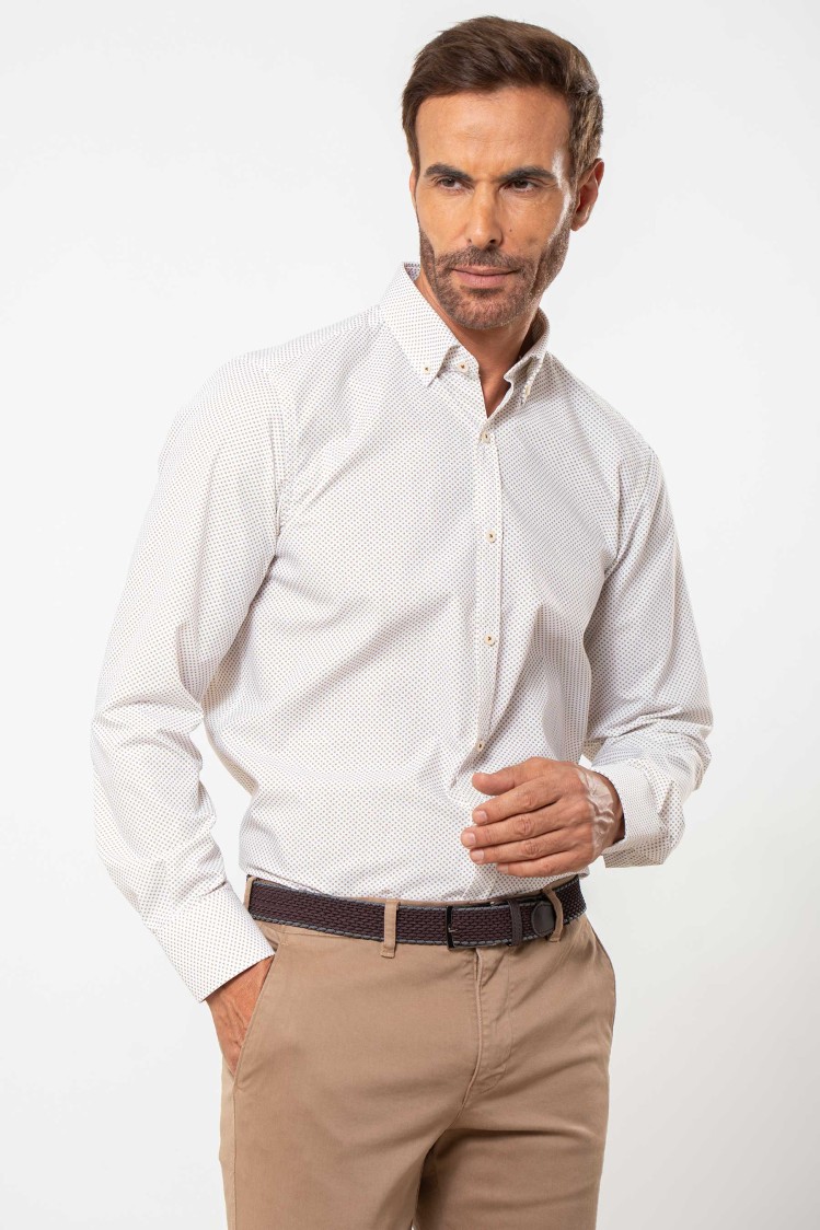 Camisa semientallada estampado cuadro ocre