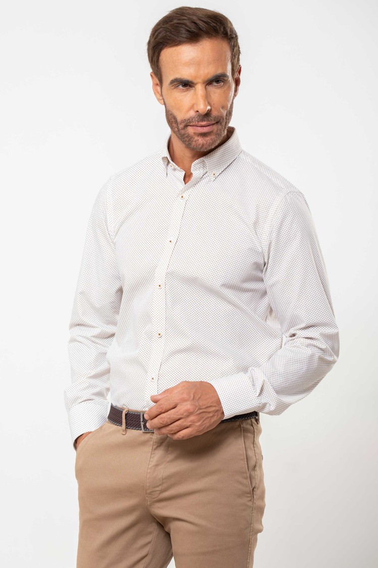 Camisa semientallada estampado cuadro ocre